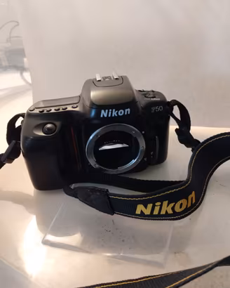 Nikon F50 a rullino + ob.35/80mm
