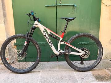 Canyon Neuron Young Hero with 27.5-inch gomme