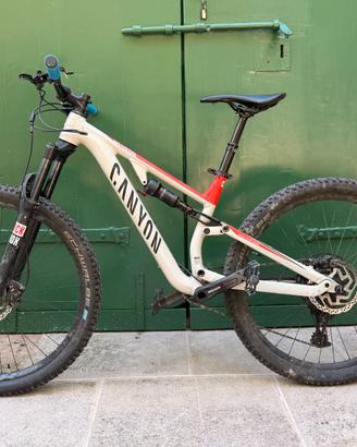 Canyon Neuron Young Hero with 27.5-inch gomme