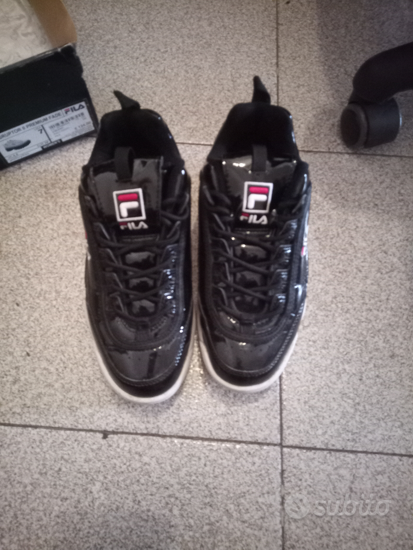 Fila scarpe nere on sale lucide