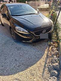 Volvo v 40