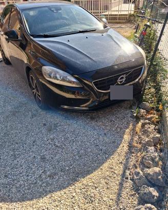 Volvo v 40