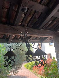 Lampadario in ferro battuto