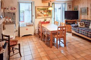 PORZIONE DI CASA IN BUONE CONDIZIONI!!