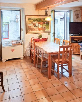 PORZIONE DI CASA IN BUONE CONDIZIONI!!