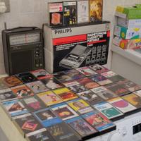 PHILIPS LETTORE  CASSETTE + 65 CASSETTE AUDIO