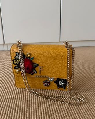Borsa Fracomina gialla con catena e applicazioni