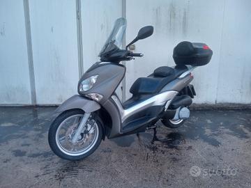 Yamaha X-Max 250