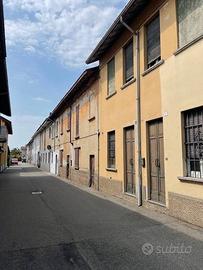 BILOCALE CON AREA ESTERNA RISTRUTTURATO