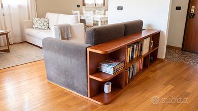 Divano 2 Posti Design con Libreria Integrata