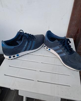 Le scarpe sono usate solo una setimana