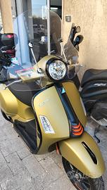 Vespa GTS SUPER Sport 