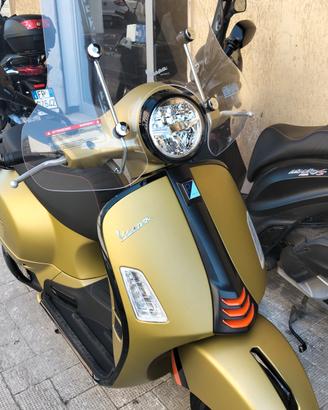 Vespa GTS SUPER Sport 