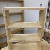 Espositore in legno d’abete artigianale