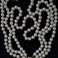 Collana con tre file di perle