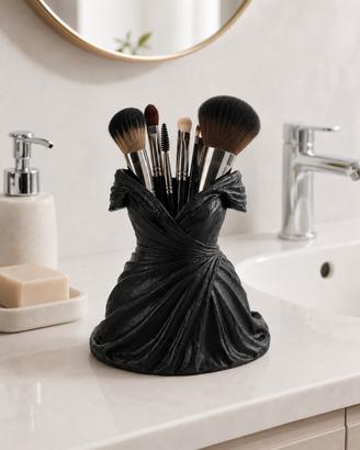 Portapennelli Make-Up a Forma di Abito