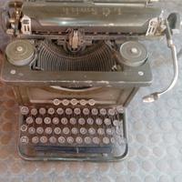 Macchina da scrivere L C Smith & Corona