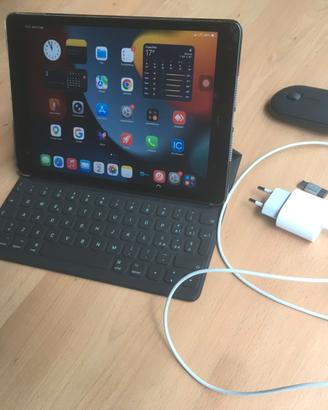 IPad 2021 con tastiera, pencil e mouse