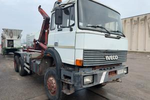 Iveco 330.35 3 assi 6×6 mezzo d'opera