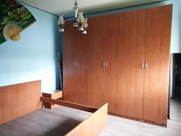 Camera matrimoniale completa.