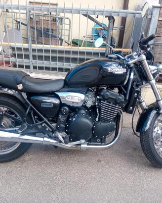 Triumph Legend 900