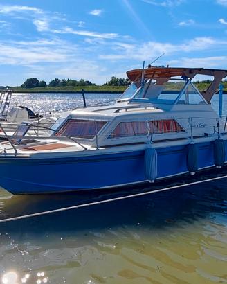 Chris craft Catalina 25 express cruiser 