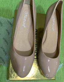 Decollette vernice nude