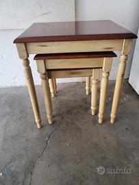 Tris di tavolini impilabili in legno