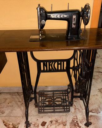 Macchina da cucire NECCHI anni 30 da collezione