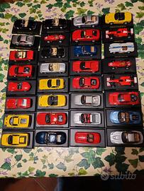 32 modellini Ferrari 