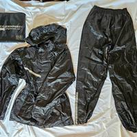 Giacca e pantaloni antipioggia da moto nuovi