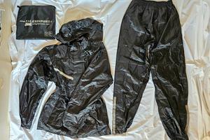 Giacca e pantaloni antipioggia da moto nuovi