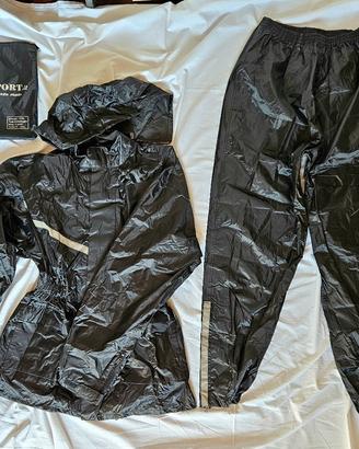 Giacca e pantaloni antipioggia da moto nuovi