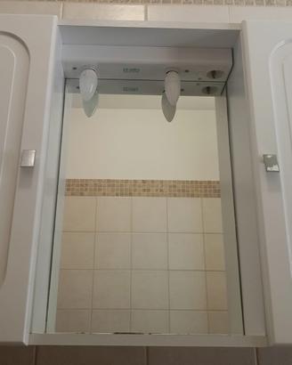 Mobiletto con specchio per bagno