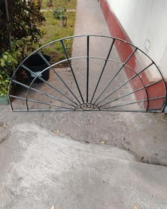 Antico portale in ferro battuto 