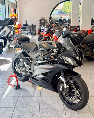 YAMAHA YZF R6 TOTAL BLACK SCARICO COMPLETO FINANZI