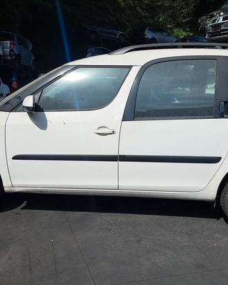 SKODA ROOMSTER 2012 SOLO PER RICAMBI