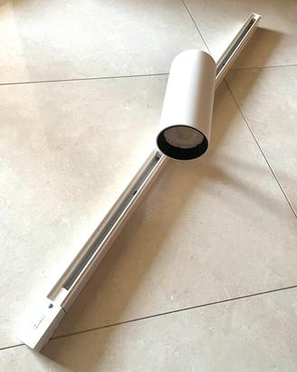 lampada faretto led con binario alimentato