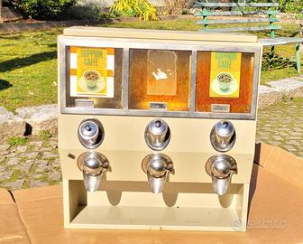 DISTRIBUTORE CAFFE' CHICCHI