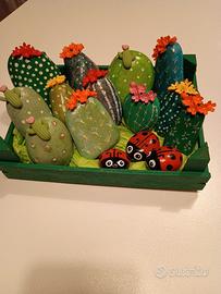 Sassi decorati e dipinti a mano 