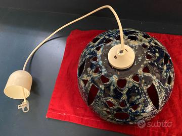 Lampadario in vetro traforato blu
