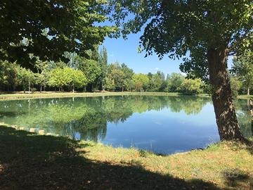 Laghetto privato con struttura attrezzata