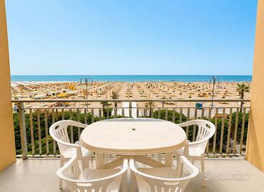 Fronte mare due camere terrazza vista mare