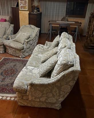 divani in stoffa damascata con 2 poltrone