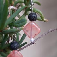 Orecchini in quarzo rosa e pietra lavica