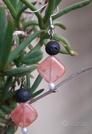 Orecchini in quarzo rosa e pietra lavica