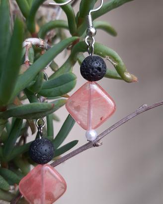 Orecchini in quarzo rosa e pietra lavica