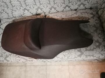 sella completa per Yamaha TMAX, usata ma in ottime