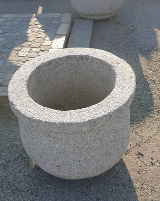 Vasi in pietra