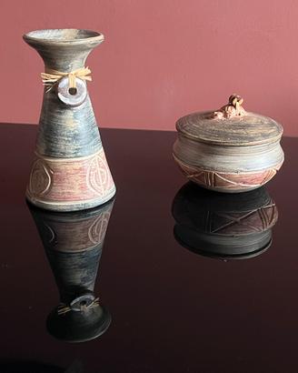 Portaoggetti e vaso etnico